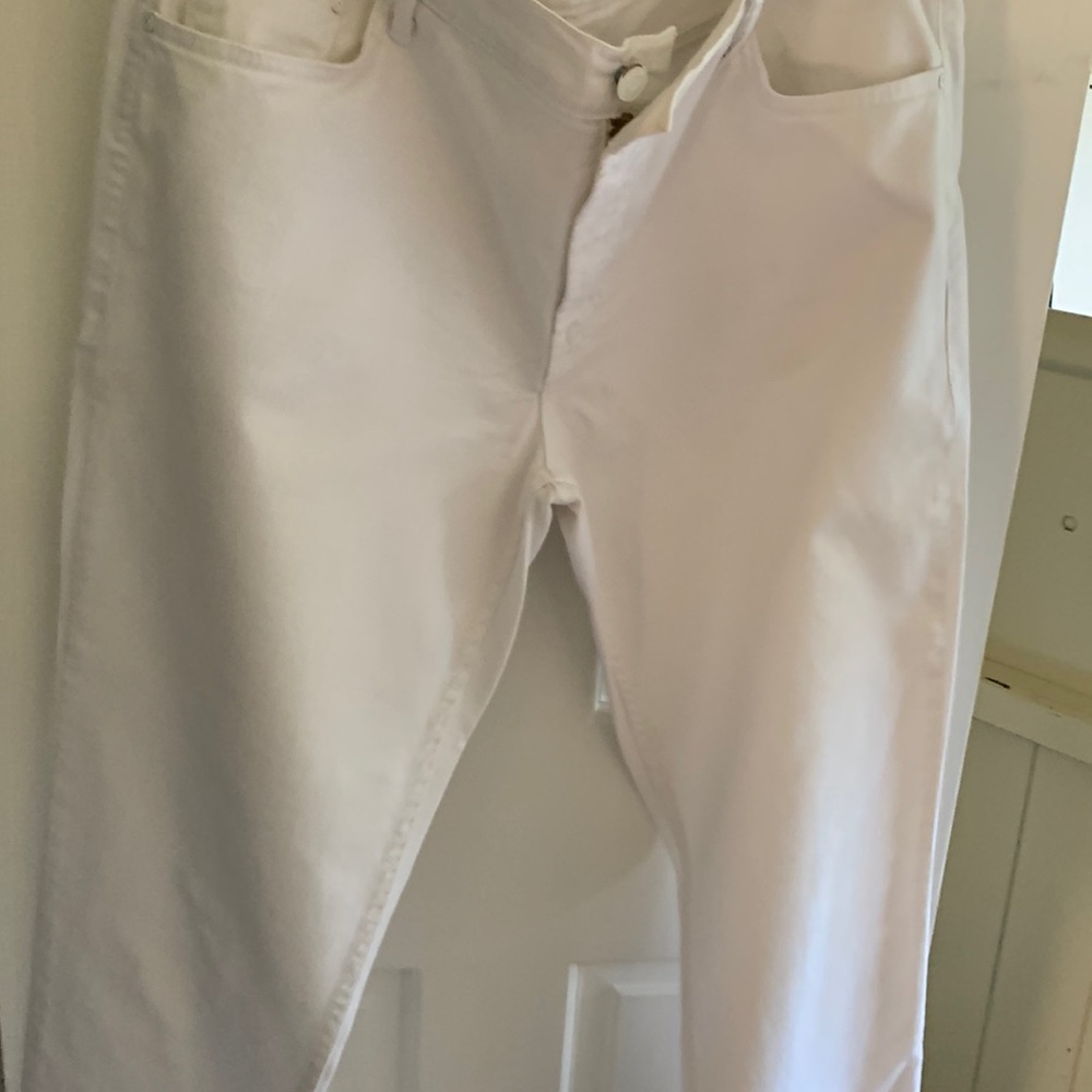 White denim boyfriend style jean.  Designer:MOTHER